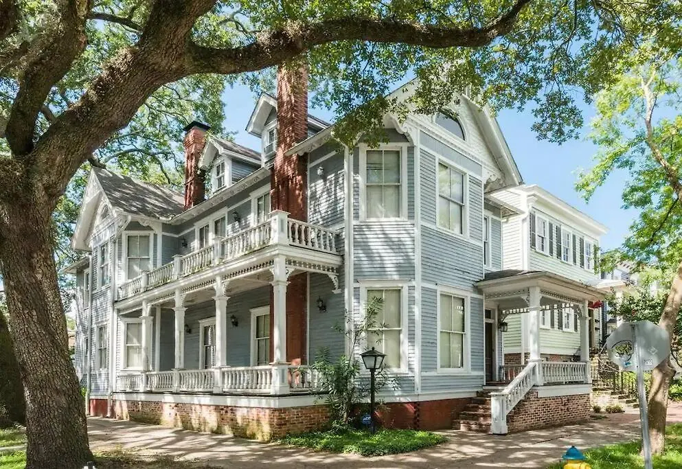 Big Blue House - Both Units - Near Forsyth Park بيت للعطل سافانا