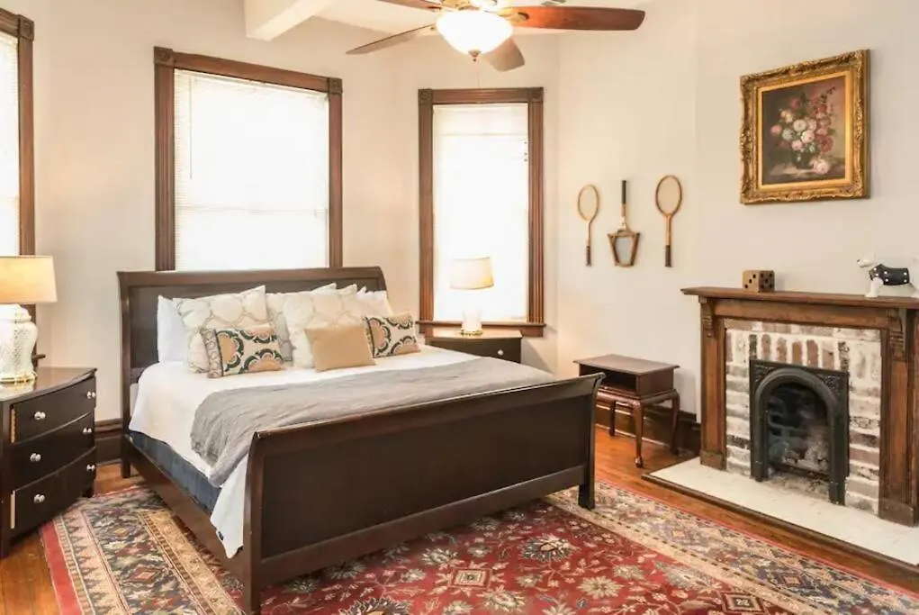 Big Blue House - Both Units - Near Forsyth Park بيت للعطل