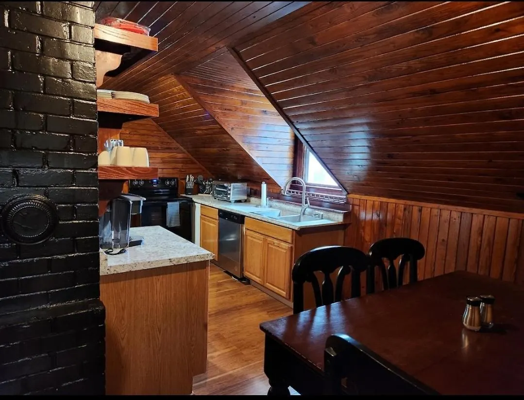 The - 2 Bedroom 1 Ba Near Downtown Apartment Savannah
