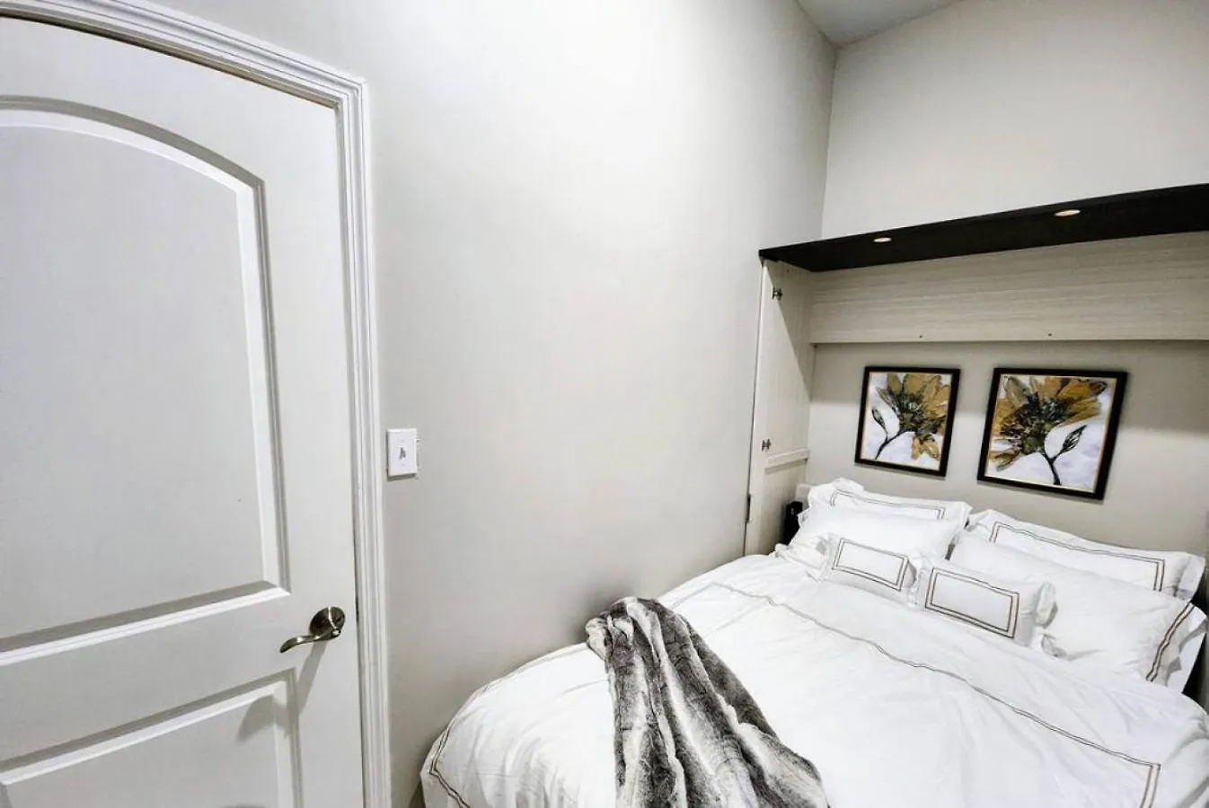 Stylish 1br Near Heart Of Town