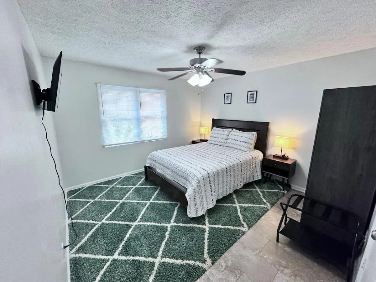 Downtown And Near, I-95. Pet Yes Apartment