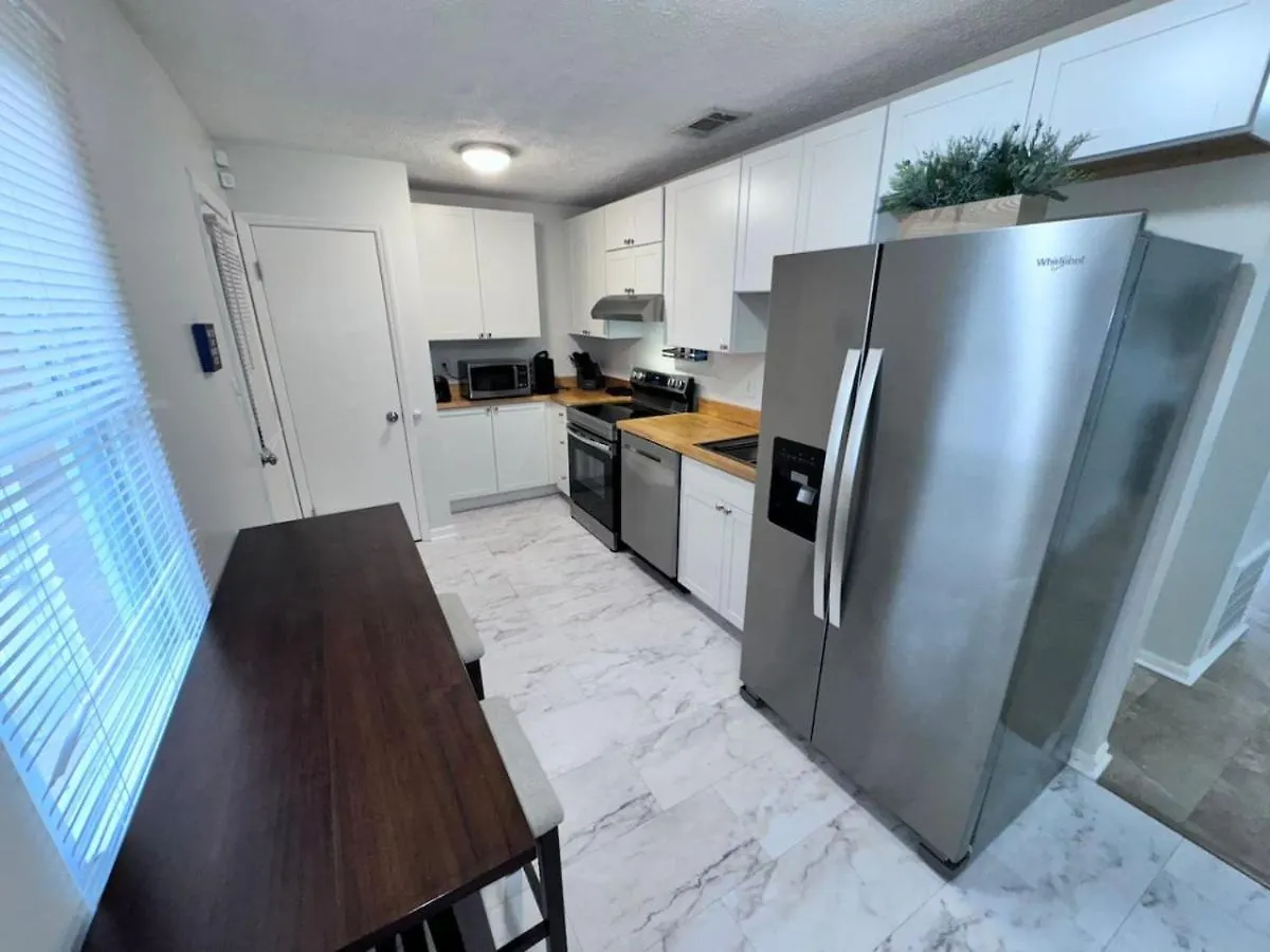 Apartment Downtown And Near, I-95. Pet Yes *