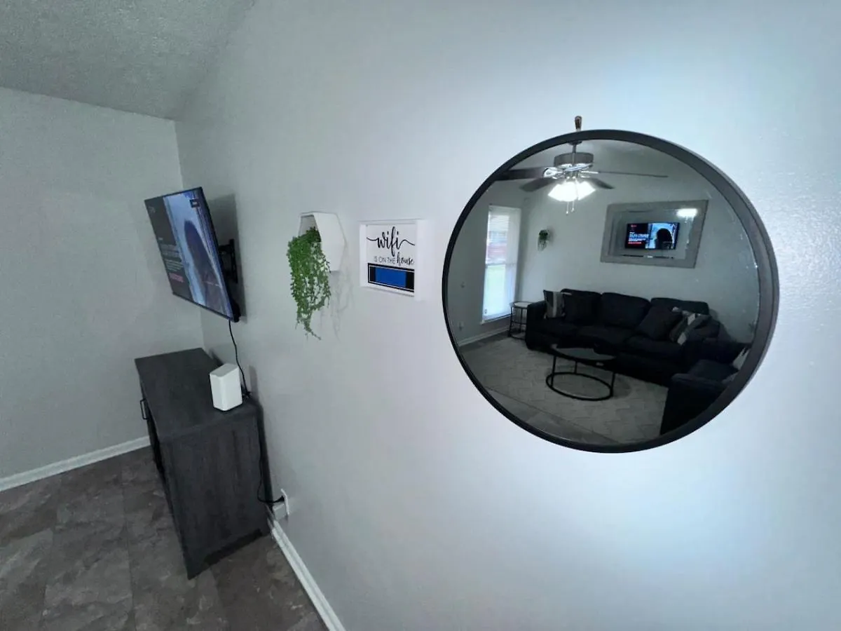 Apartment Downtown And Near, I-95. Pet Yes *