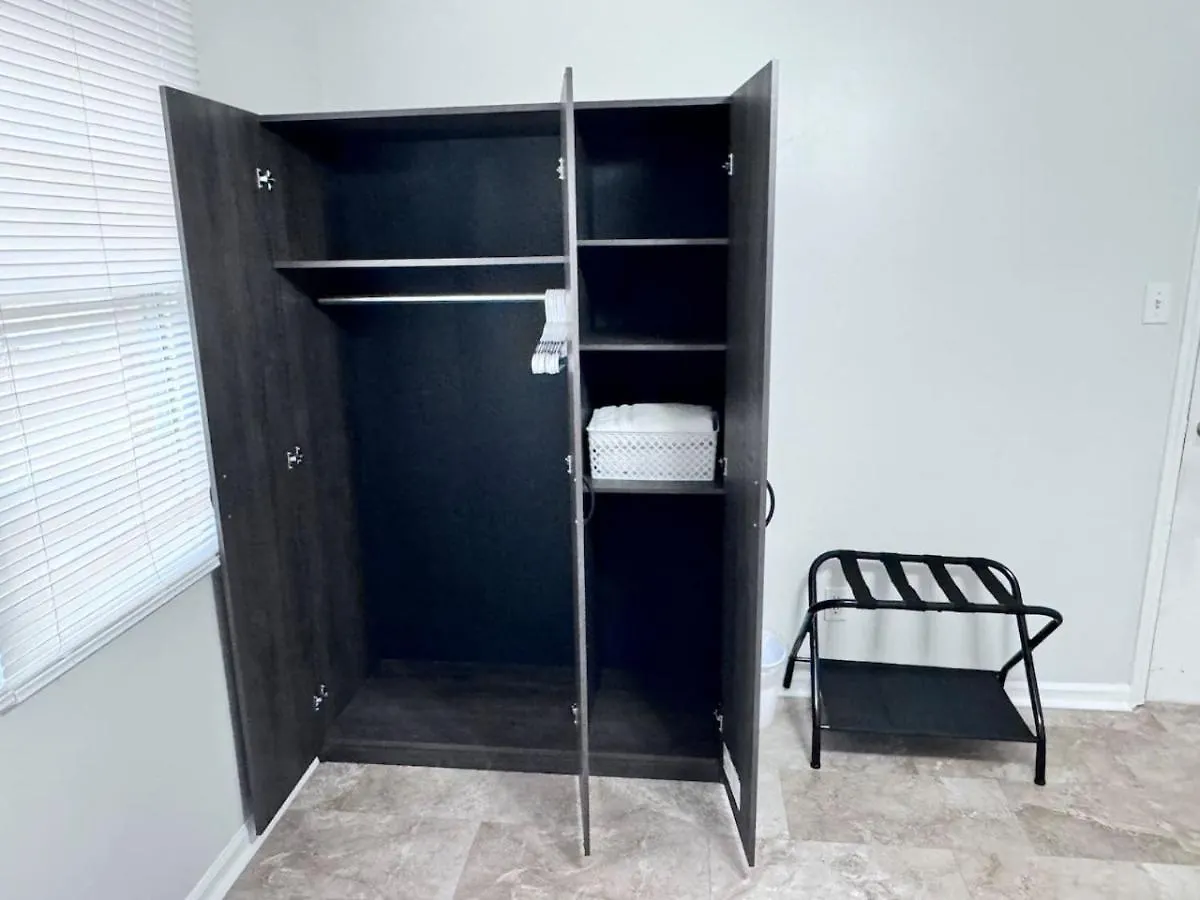 Apartment Downtown And Near, I-95. Pet Yes