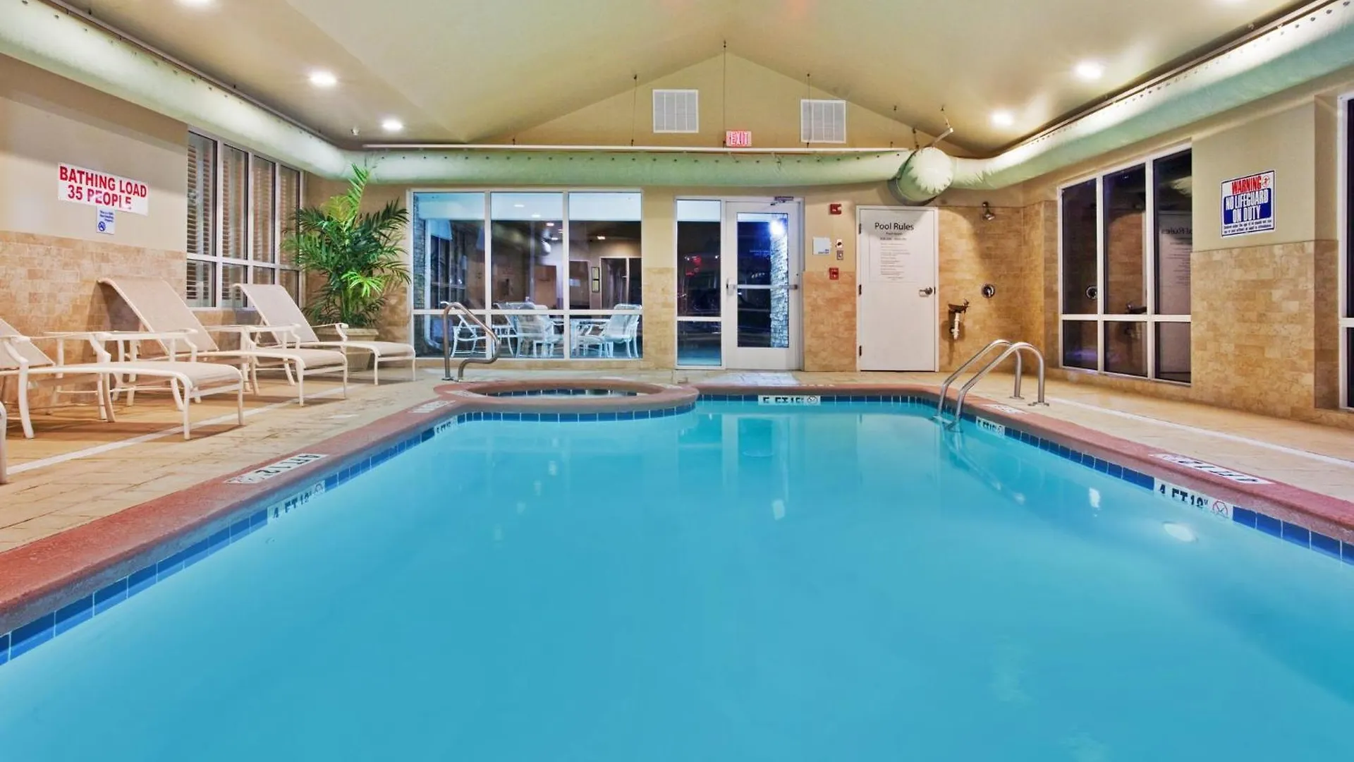 Hotel Express Airport By Ihg Savannah