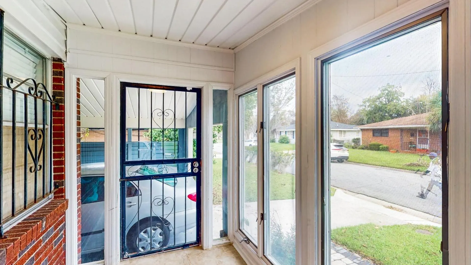1107 West 42nd Street * Savannah