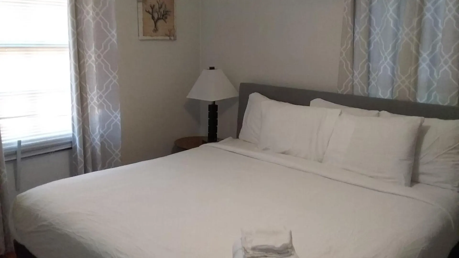 Retro Rainbow At Herb River-highlighter Hideaway #5 Tatil Evi Savannah