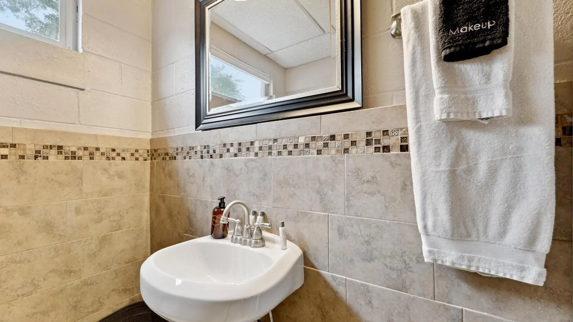 1215 Jefferson St בית נופש סוואנה