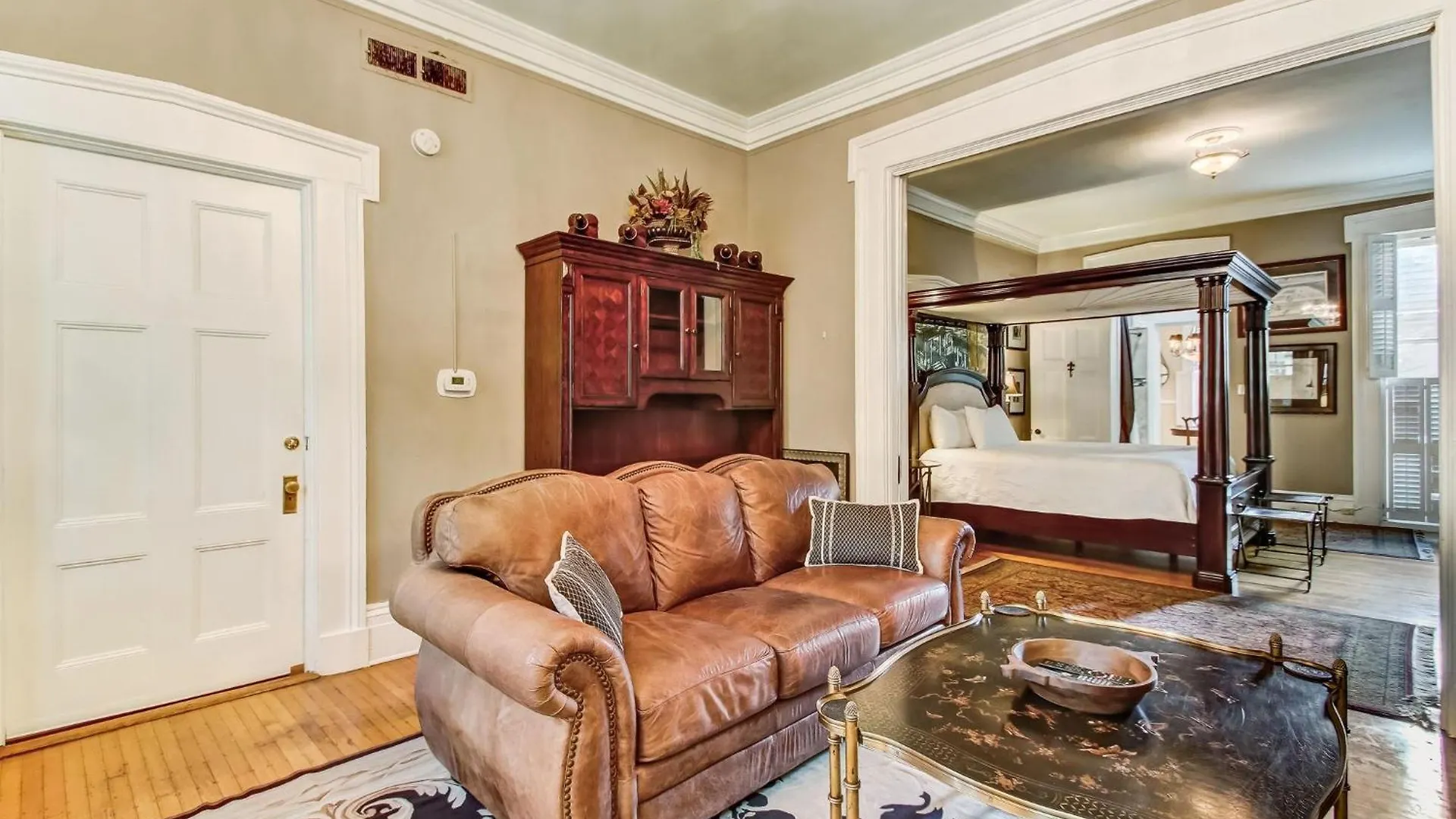 17 E Jones Street Parlor Apartment *