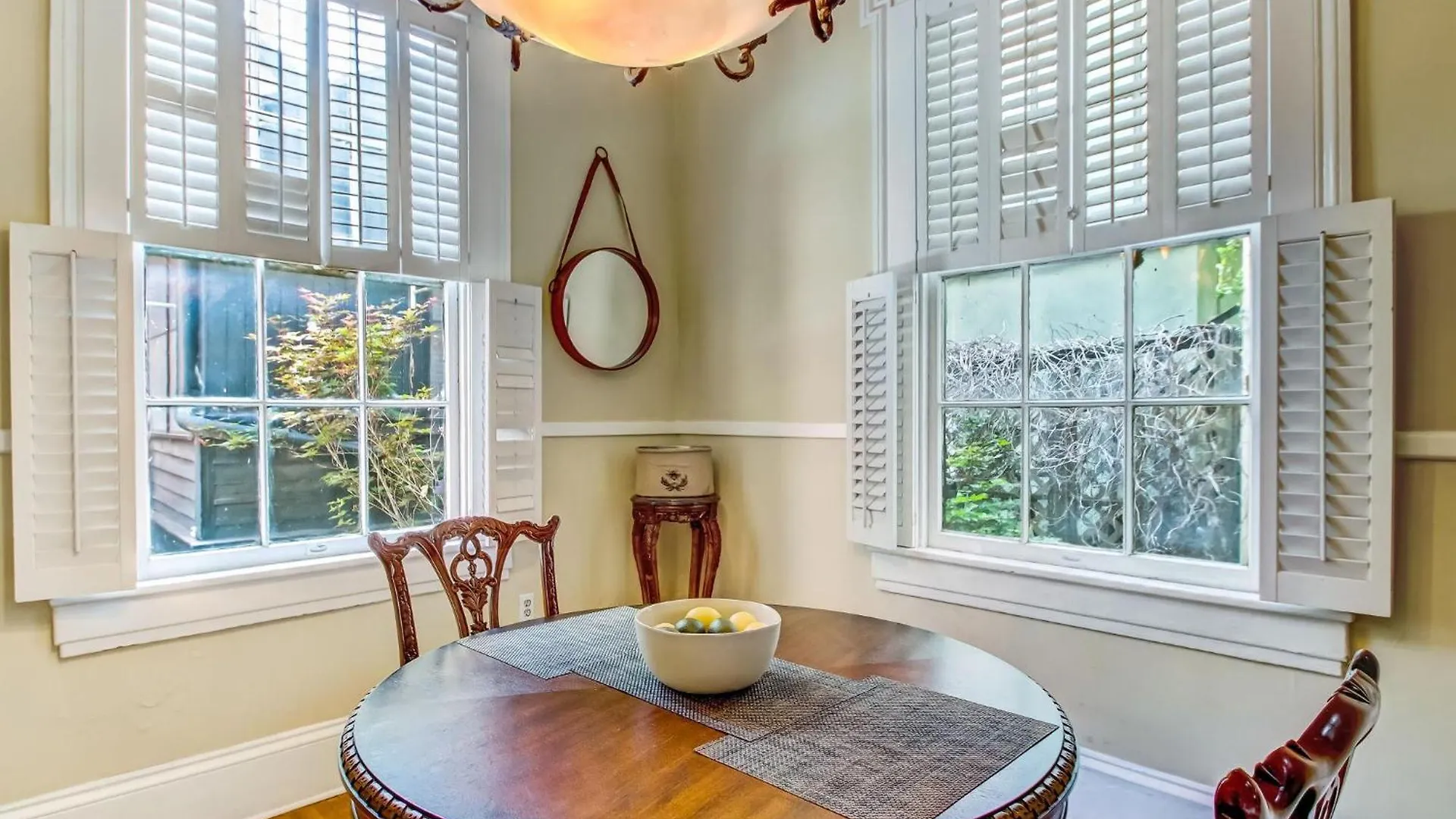 17 E Jones Street Parlor * Savannah