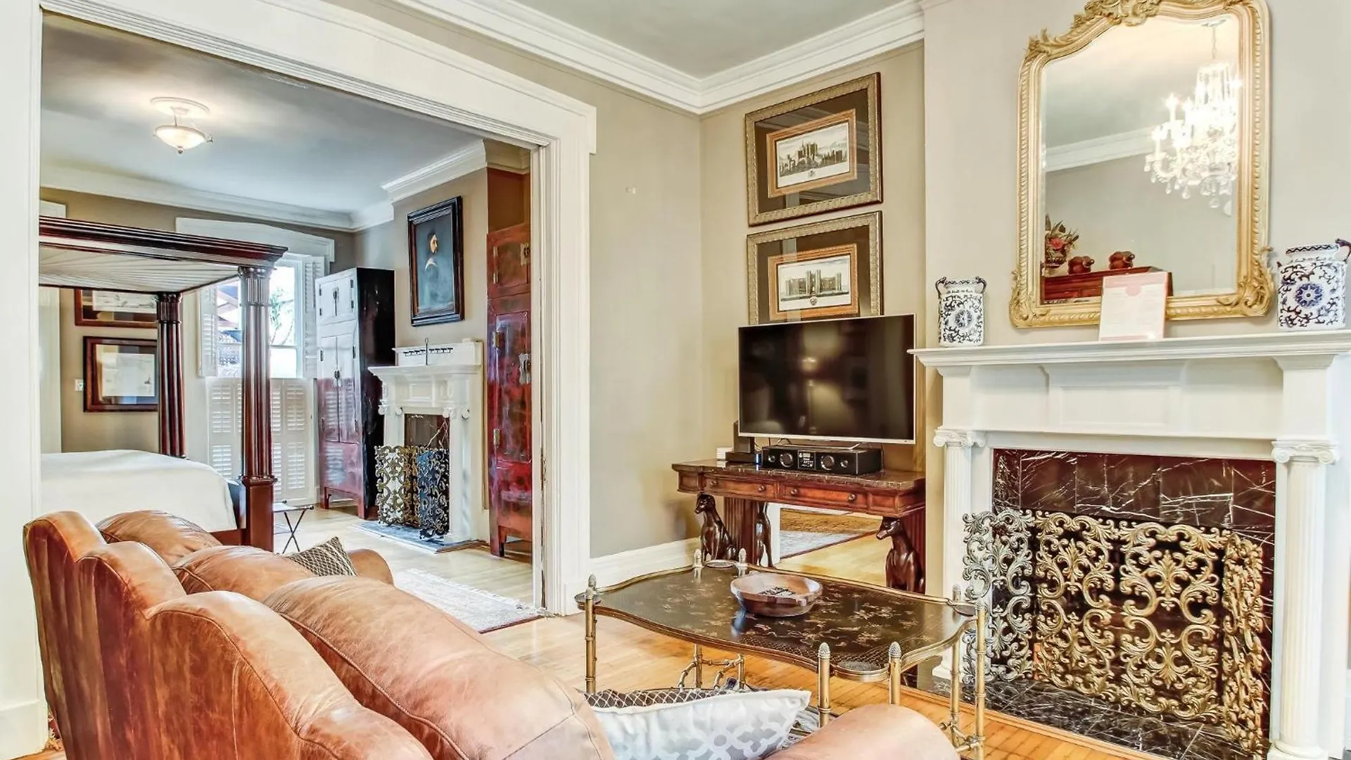 Apartment 17 E Jones Street Parlor Savannah