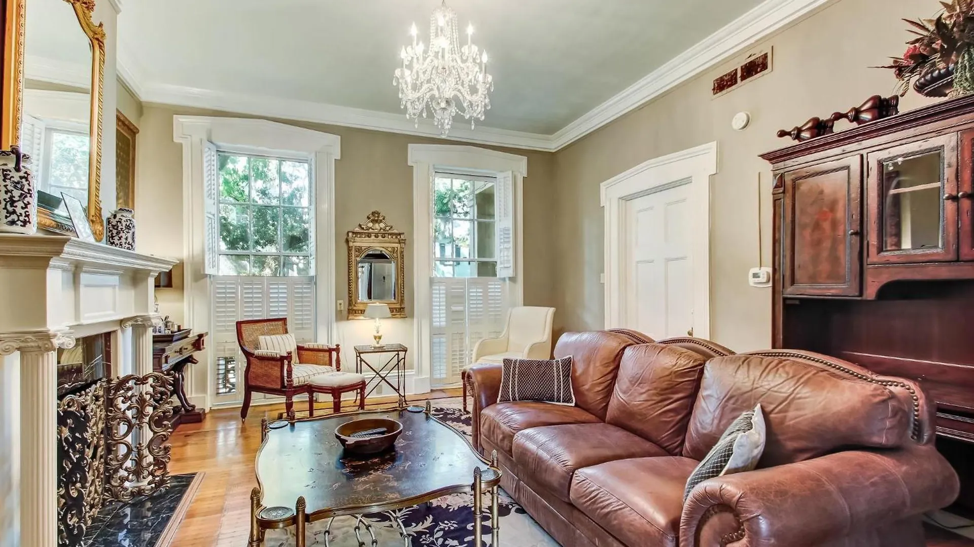 17 E Jones Street Parlor