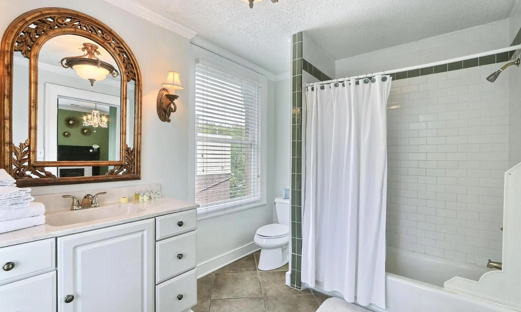 121 W Jones Loft 4f דירה
