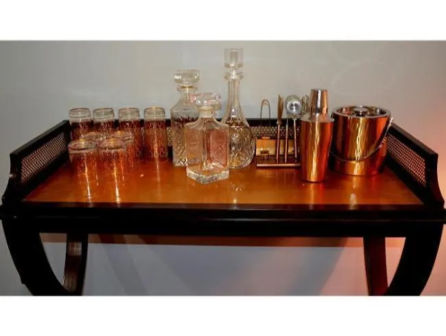 17 E Jones Garden Apartamento