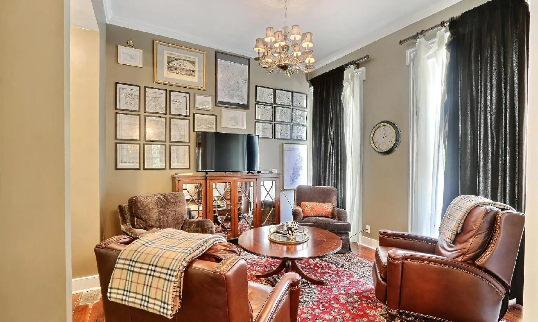 Apartment 121 W Jones Parlor Savannah
