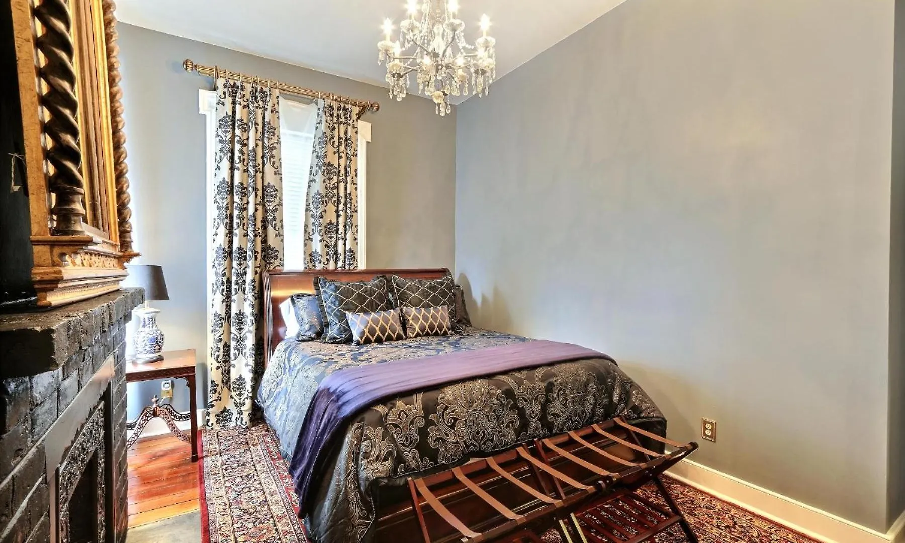 121 W Jones Parlor Savannah