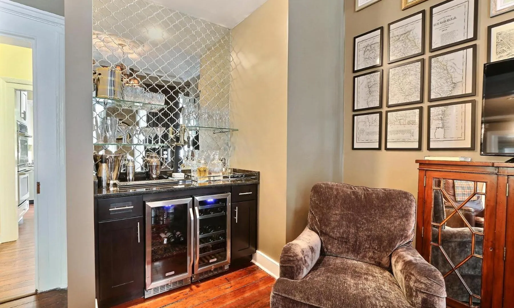 121 W Jones Parlor Apartment Savannah