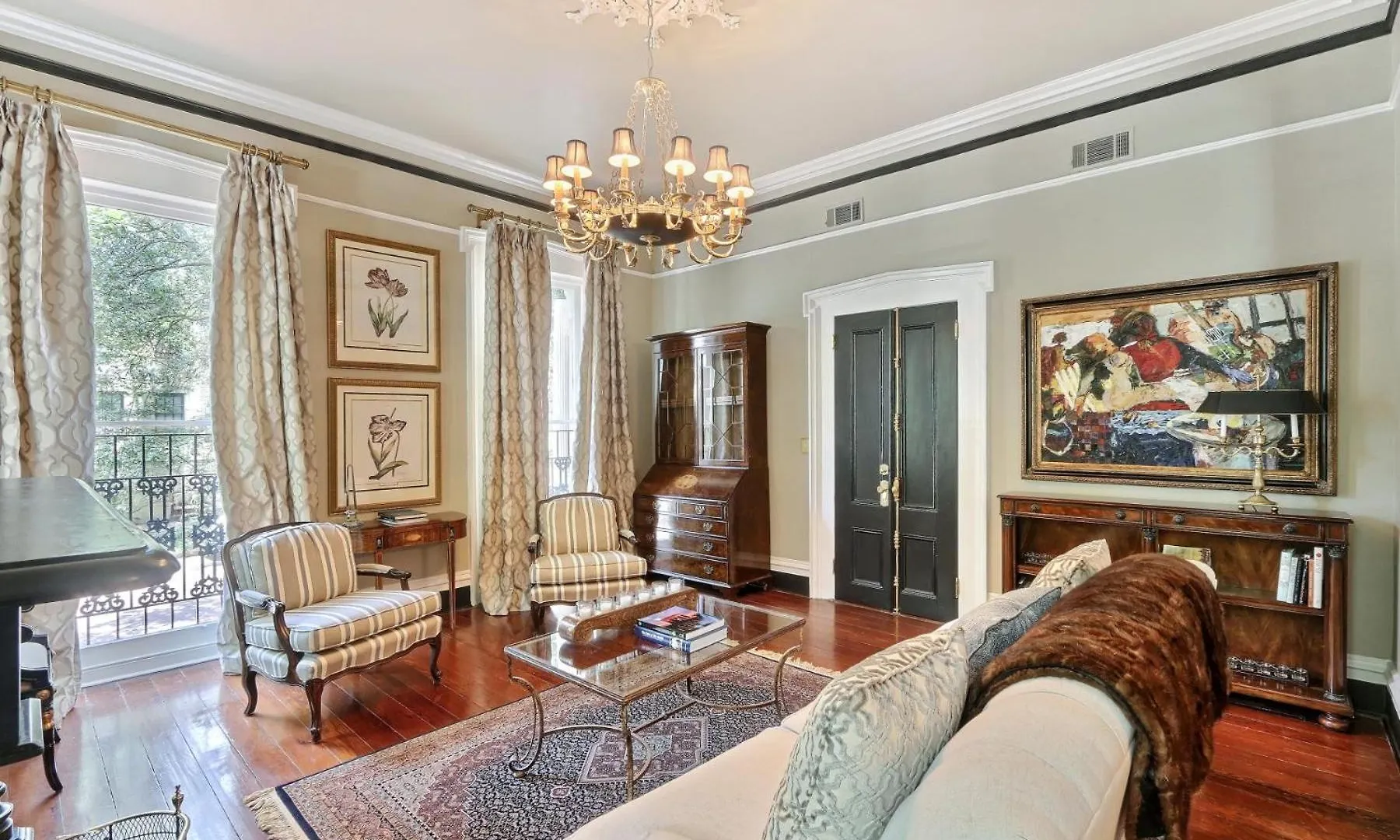 Apartment 121 W Jones Parlor Savannah