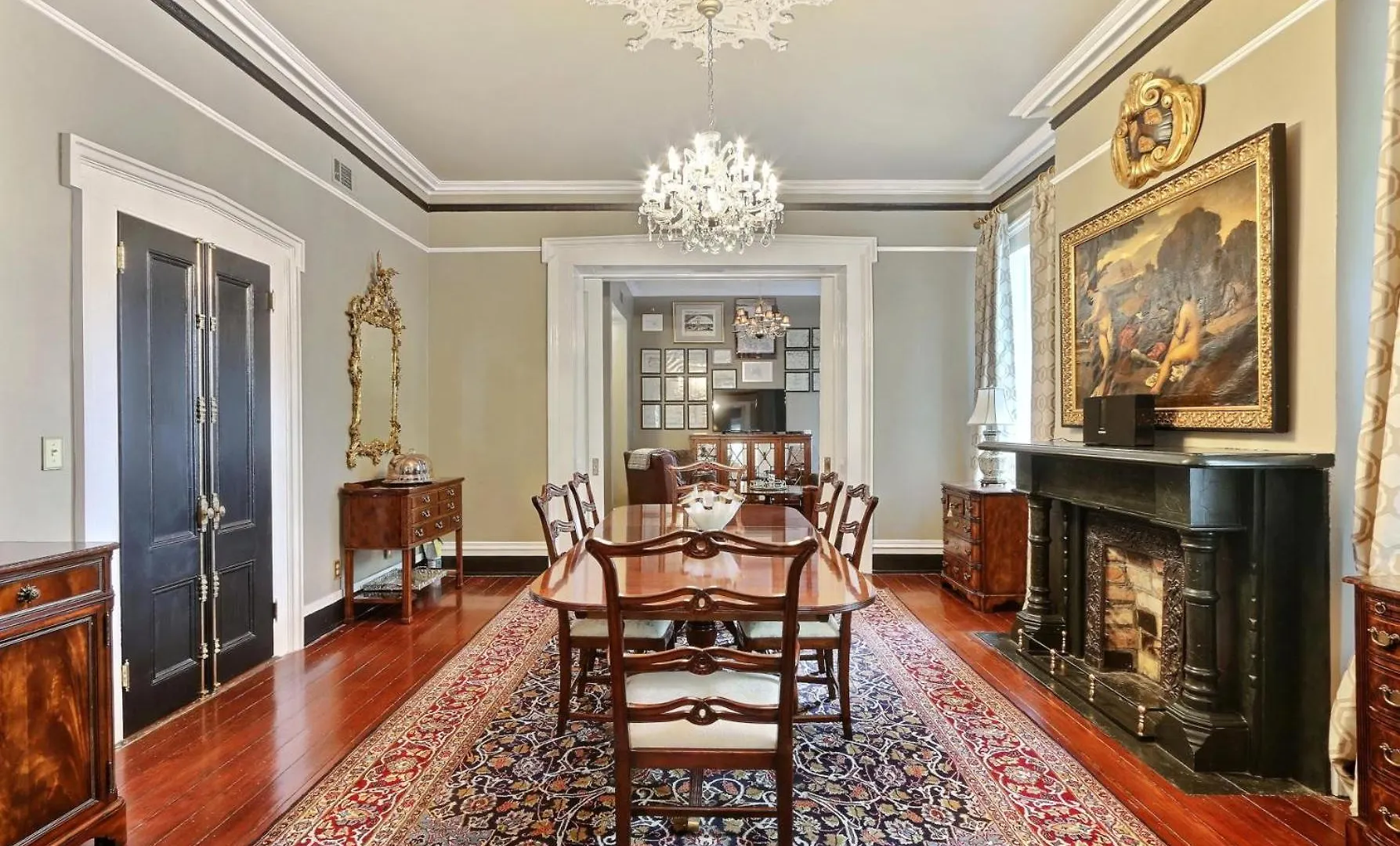 Apartment 121 W Jones Parlor Savannah