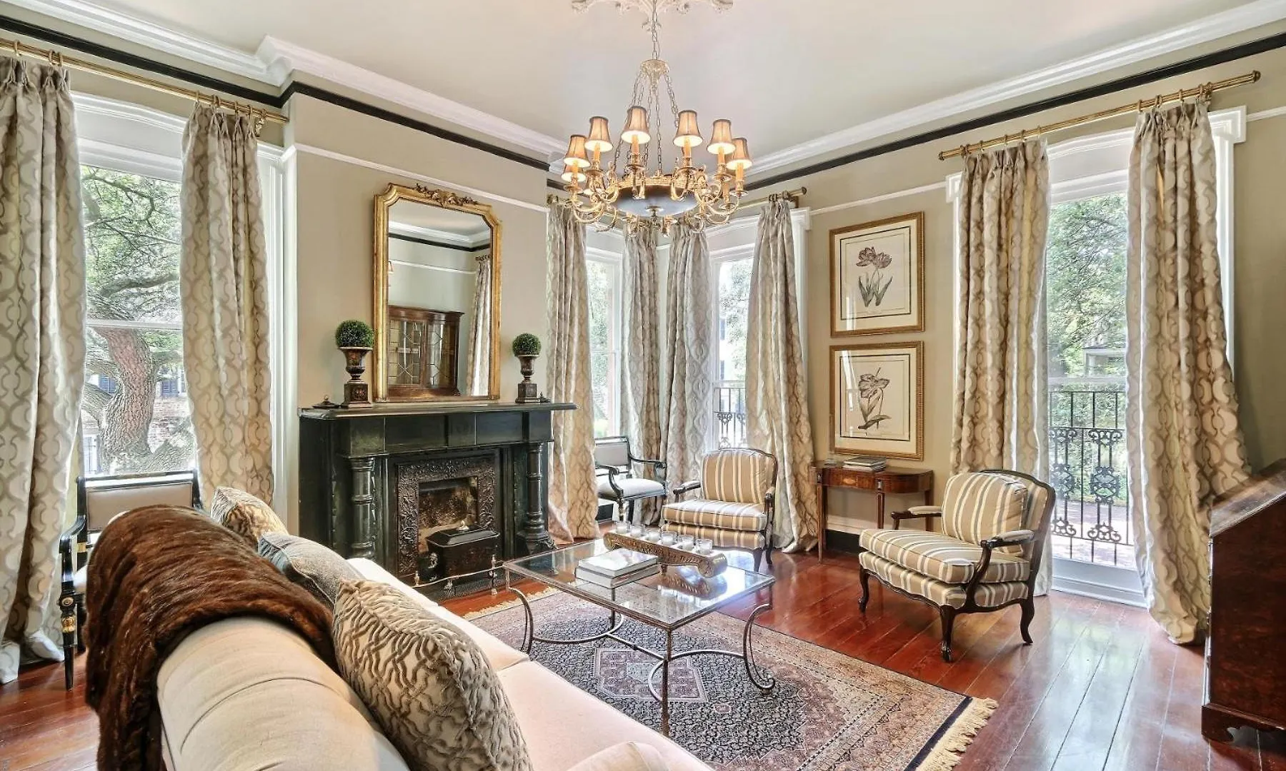 121 W Jones Parlor Apartment Savannah