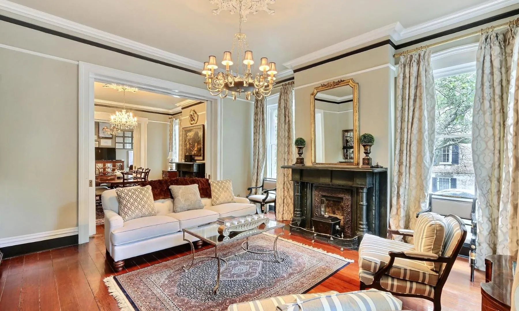 121 W Jones Parlor * Savannah