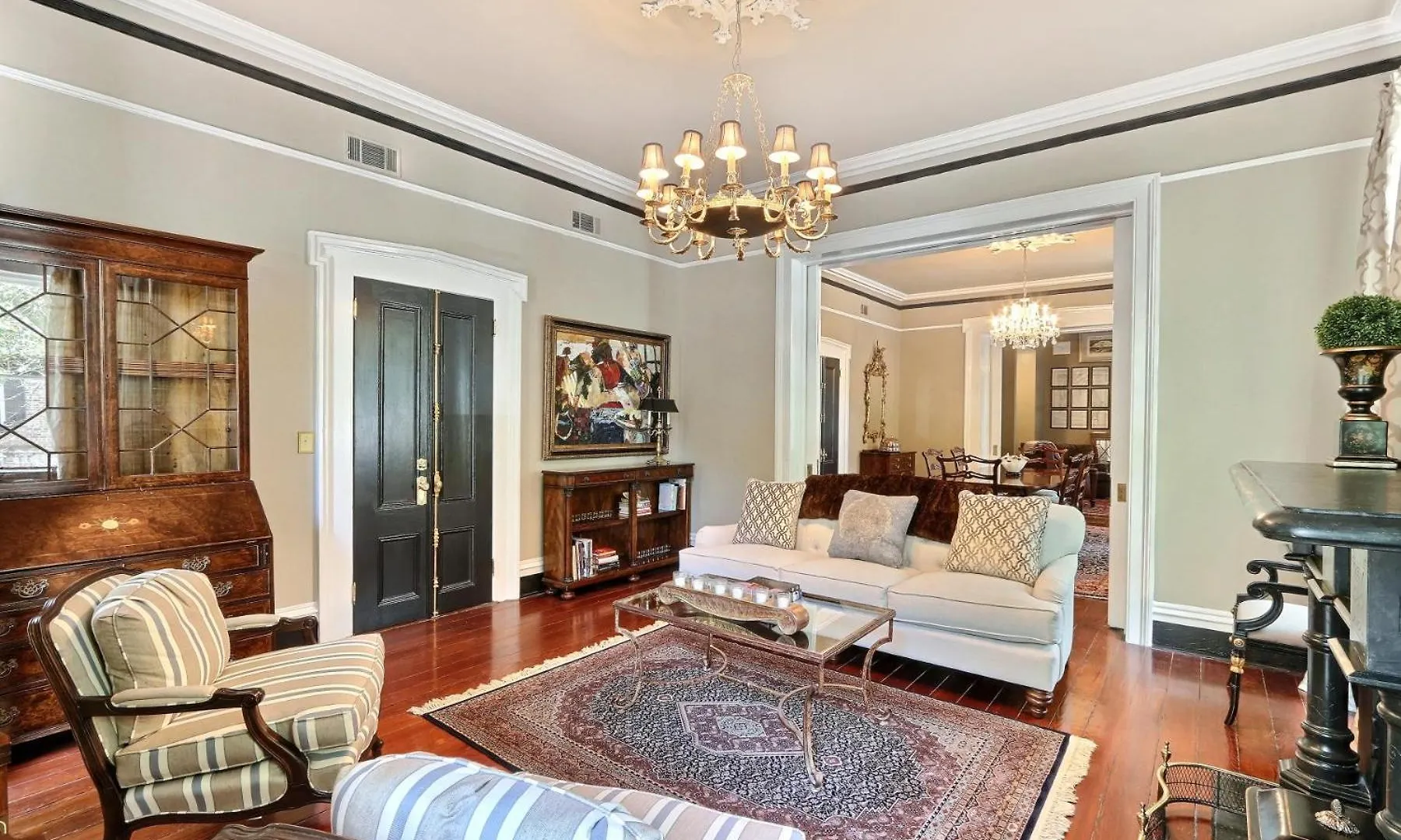 121 W Jones Parlor Apartment Savannah