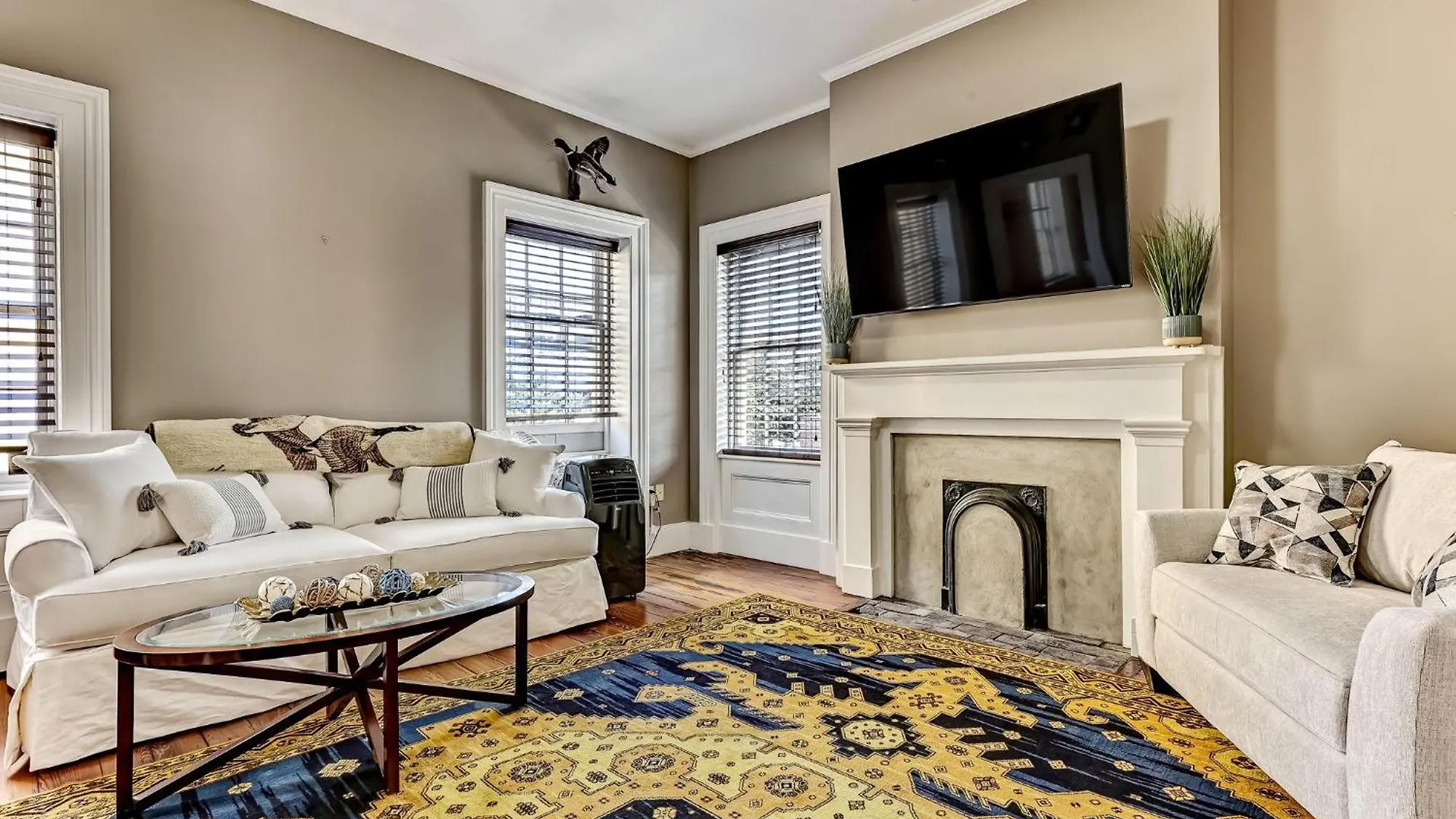 23 E York Street Unit 2