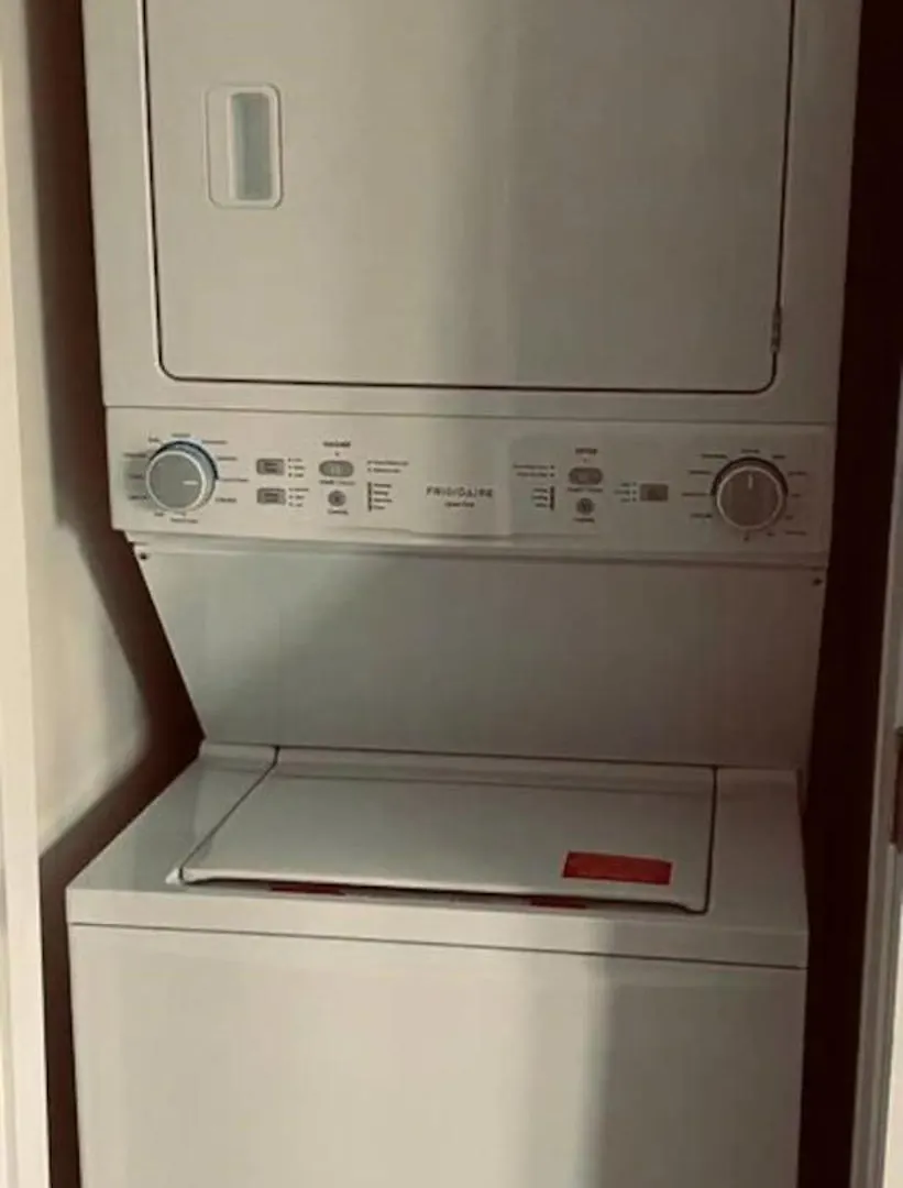 Downtown, Contemporary, 2 Bedroom, Roof Terrace! 3b Apartment