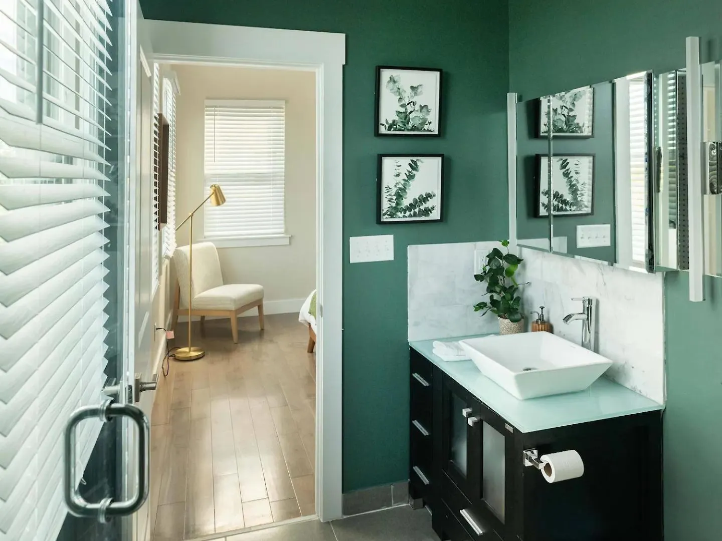 Downtown, Contemporary, 2 Bedroom, Roof Terrace! 3b Apartment *