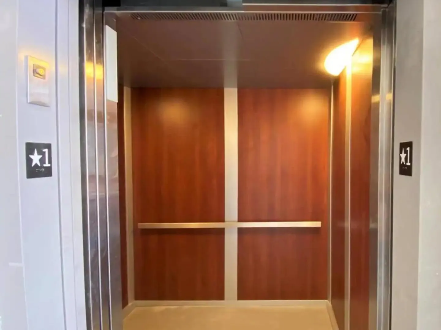 Downtown, Contemporary, 2 Bedroom, Roof Terrace! 3b
