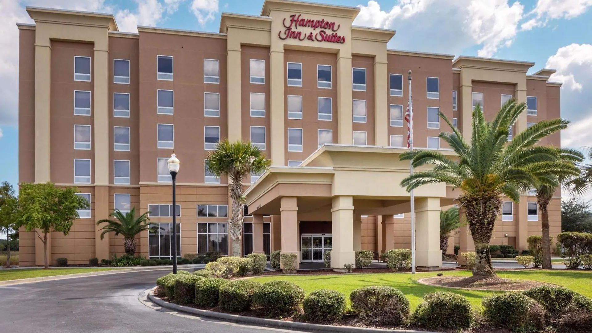 Hampton & - I-95 South - Gateway Hotel