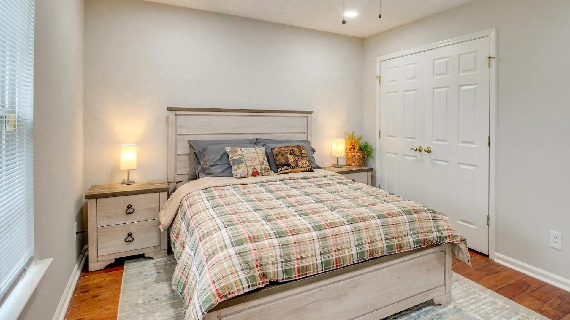 3 Mi To Oglethorpe Mall With Fenced Yard!