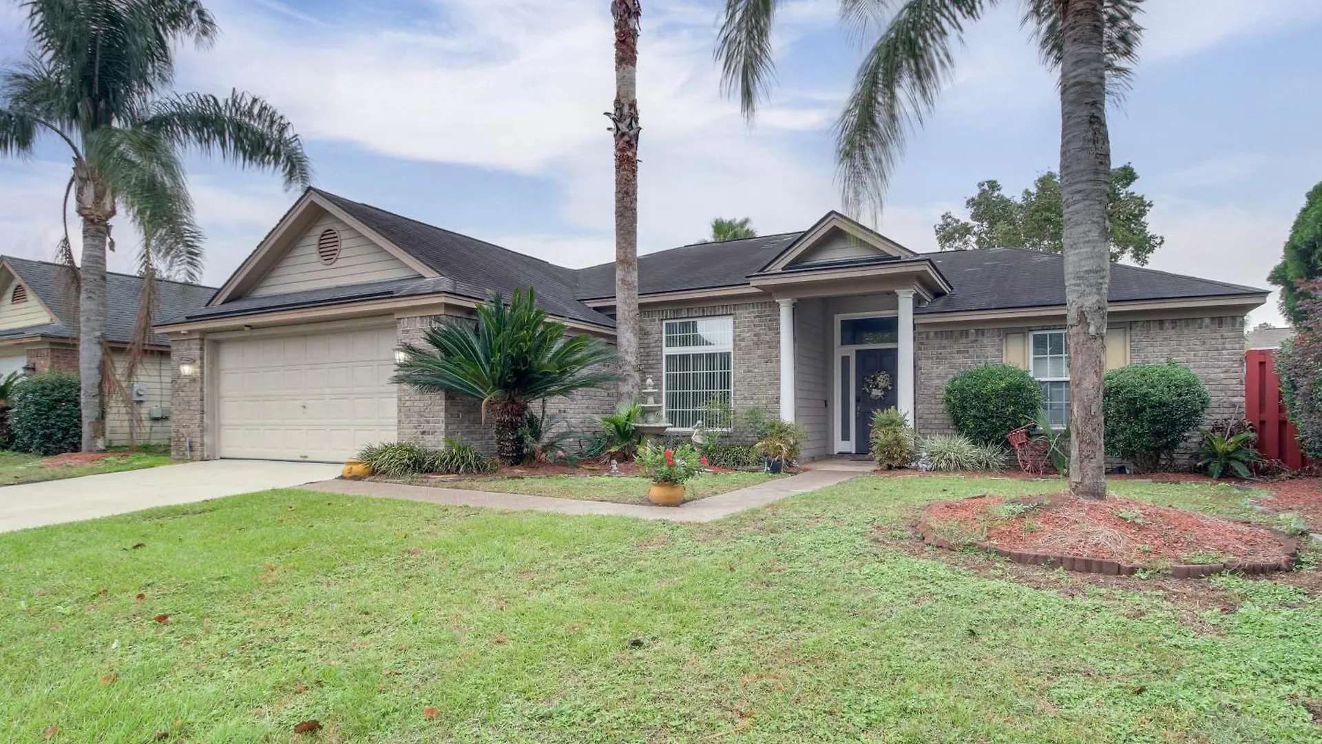 Holiday home 3 Mi To Oglethorpe Mall With Fenced Yard!