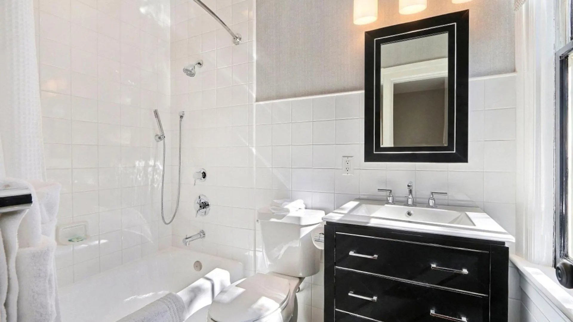 Isaac Laroche Main Apartman