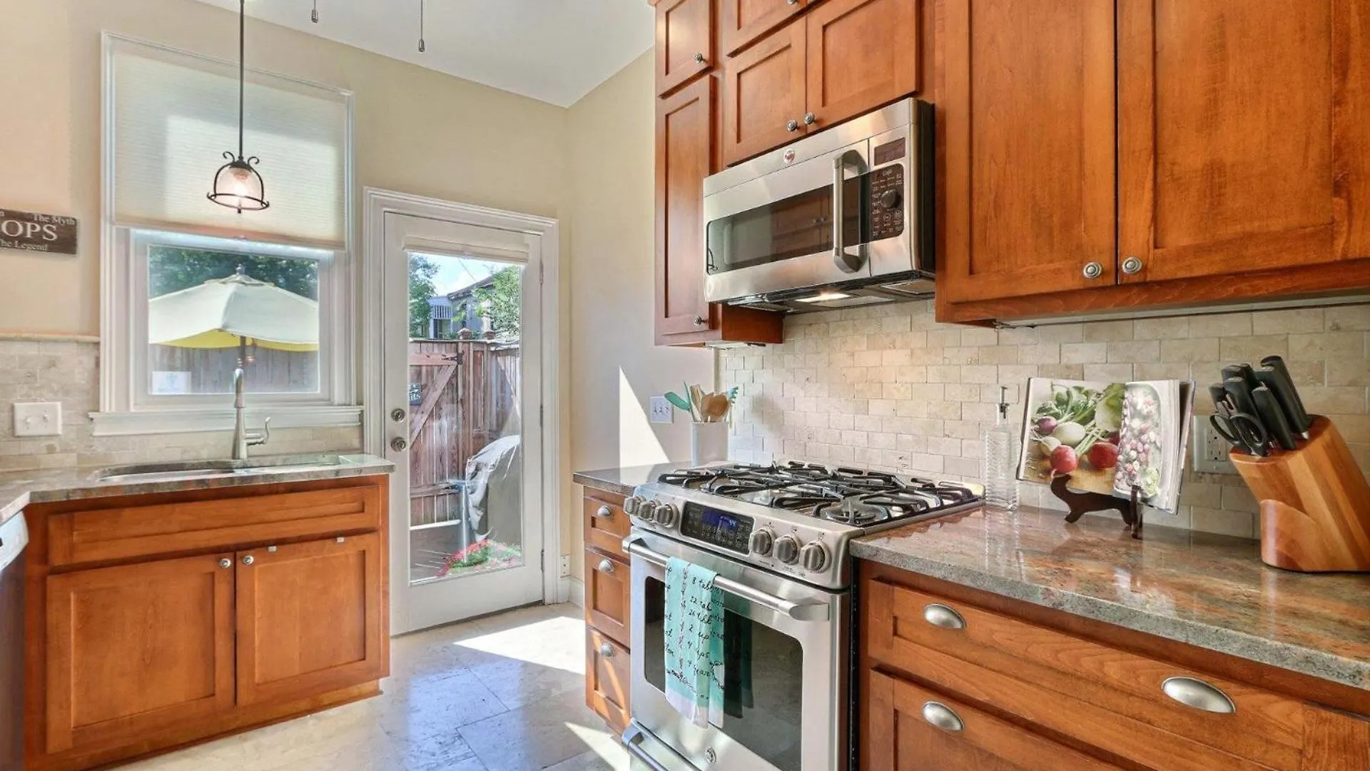 Historic Townhouse On Tattnall