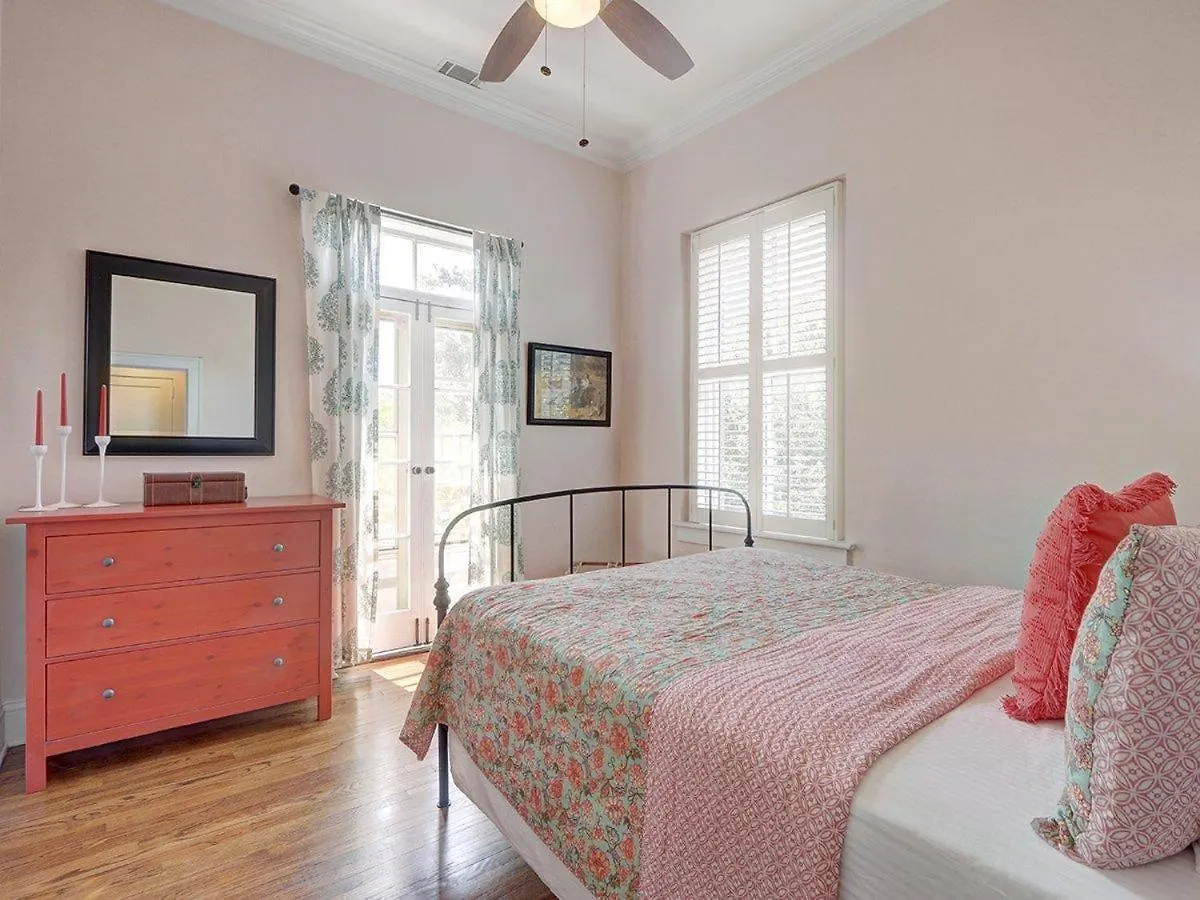 Charm On Liberty Apartmán *
