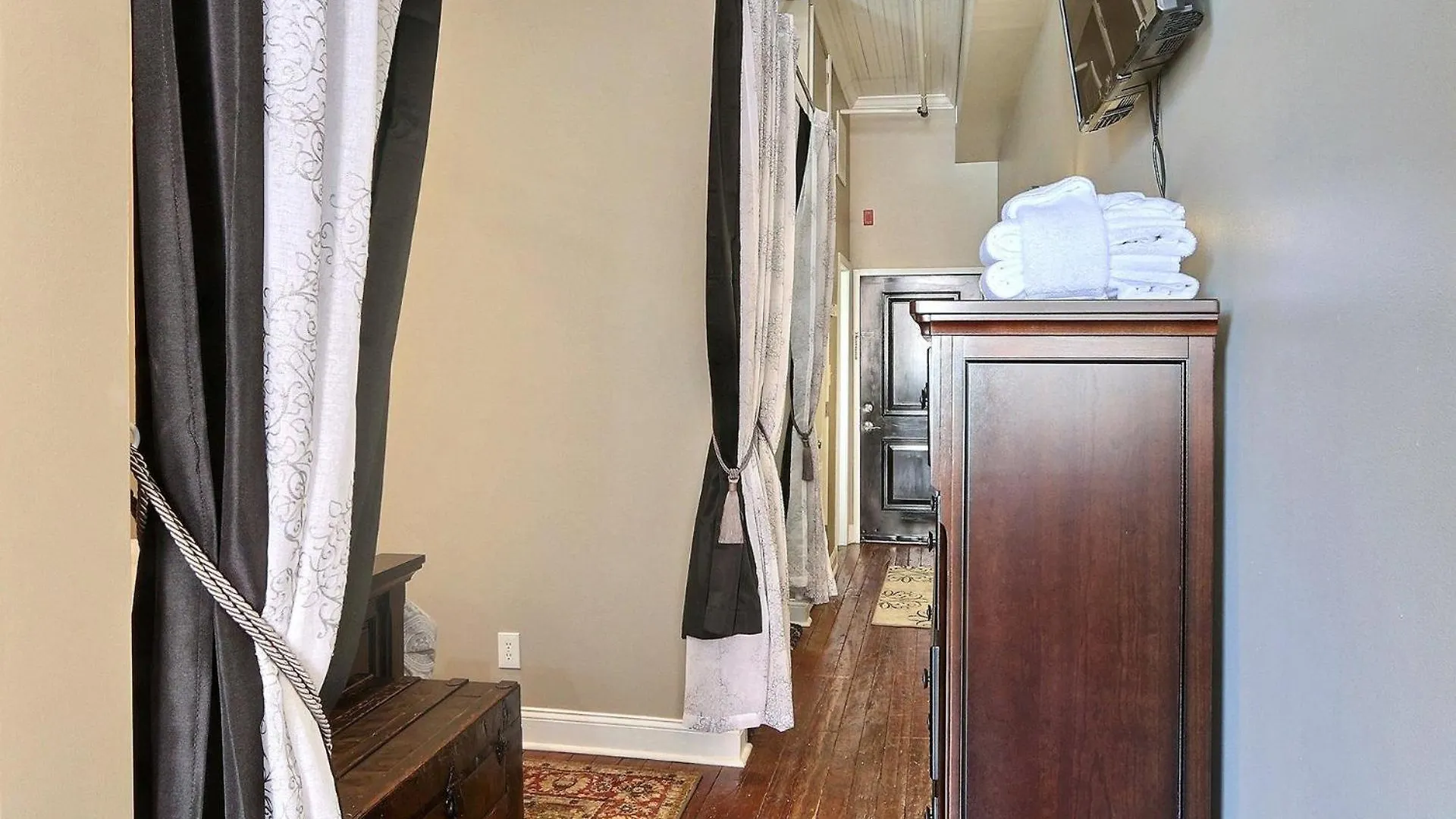 Broughton Hideaway Apartment *