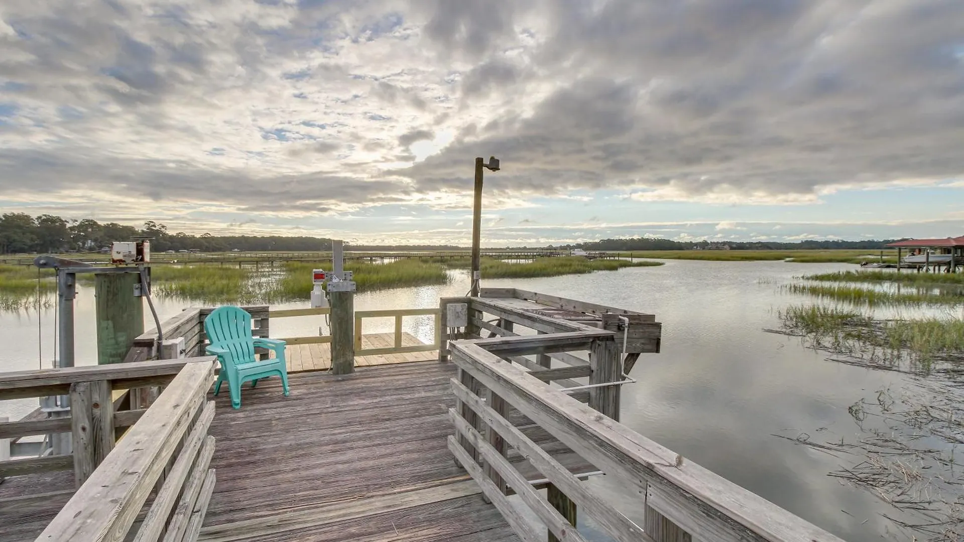 Riverfront Retreat With Private Dock! Holiday home *