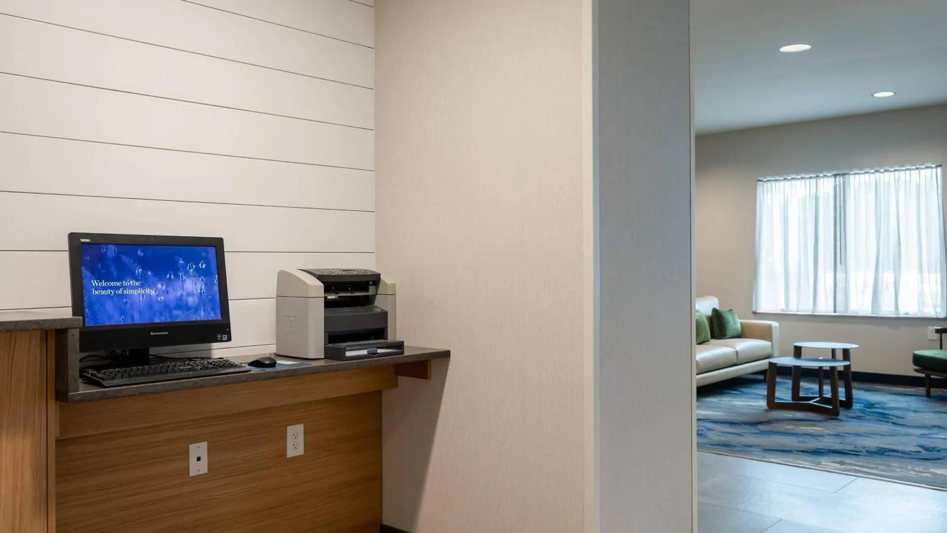 Hotel Fairfield & Airport
