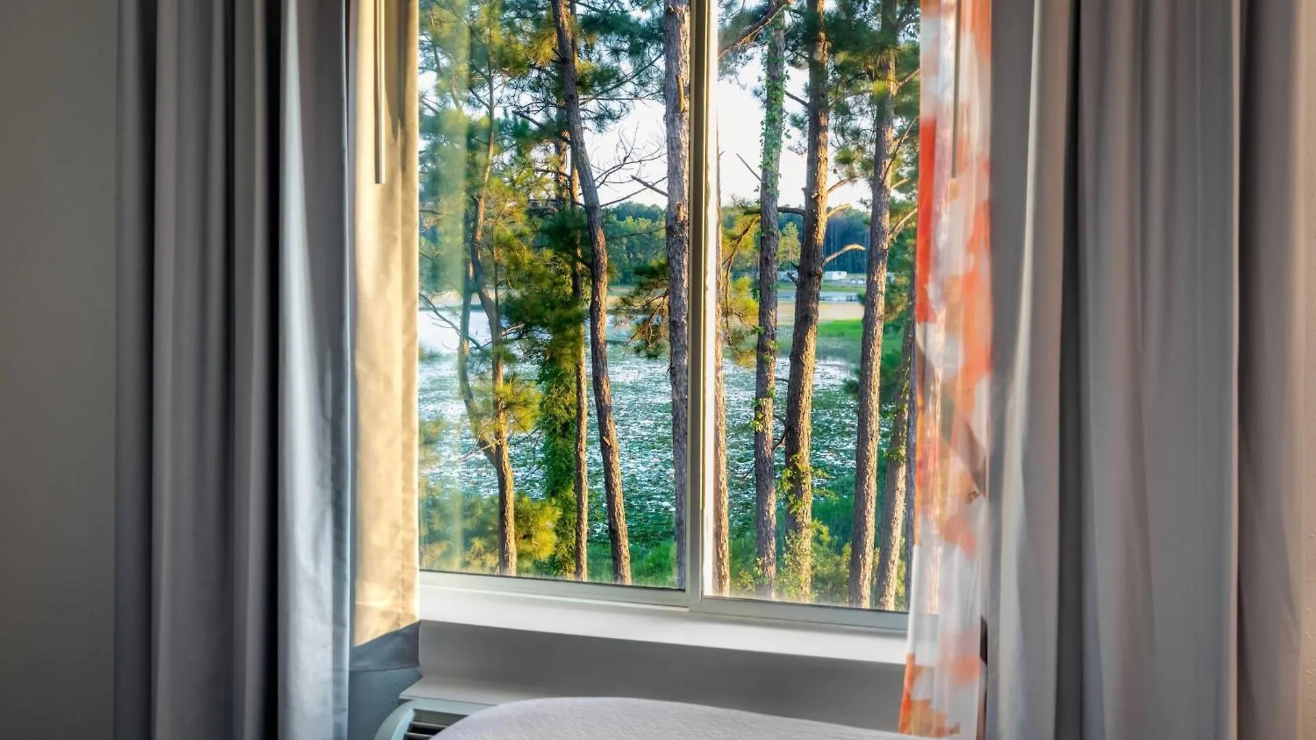 Fairfield & Airport Hotel 3*