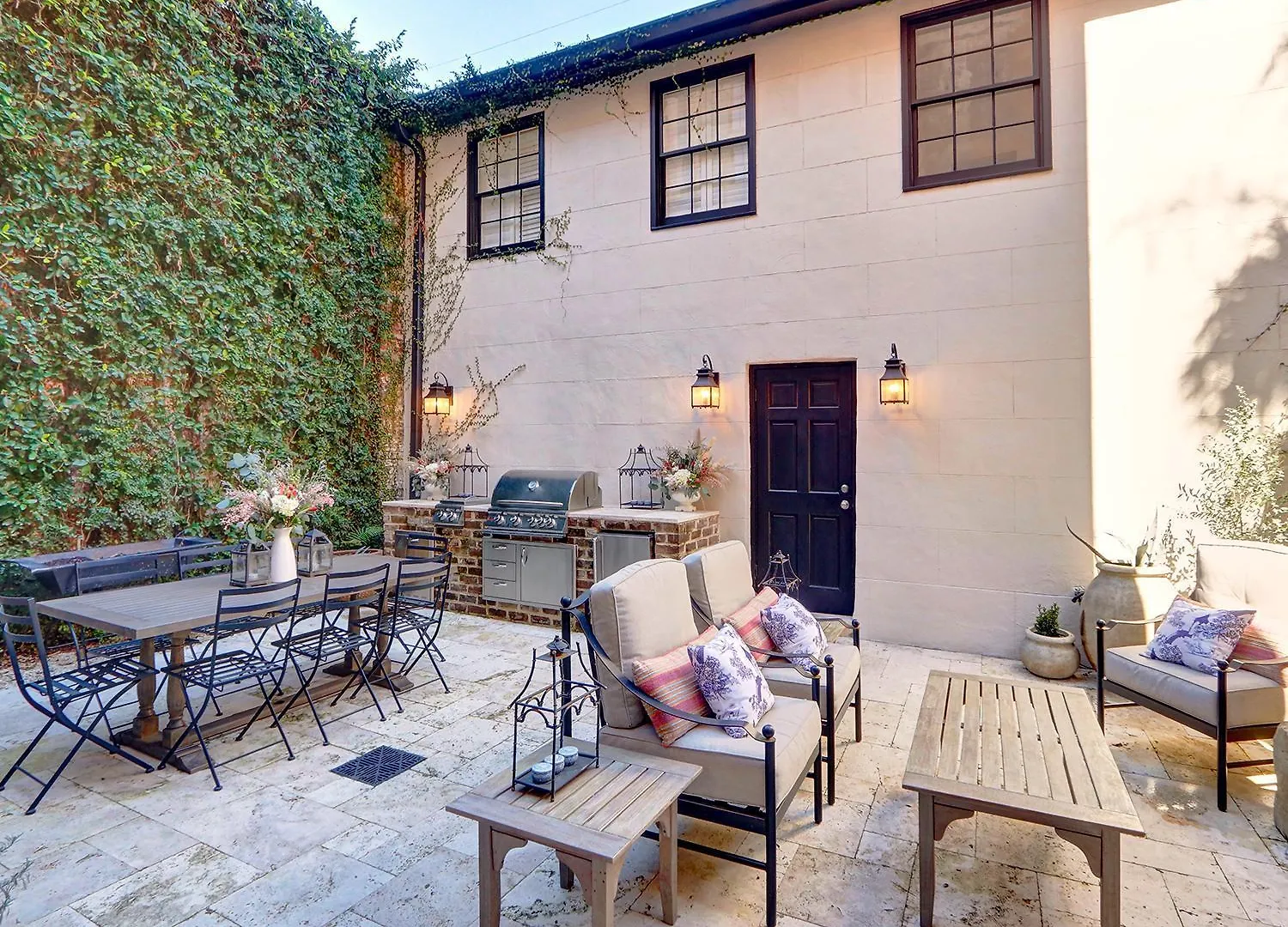 Elsewhere On Madison Square Manor Savannah