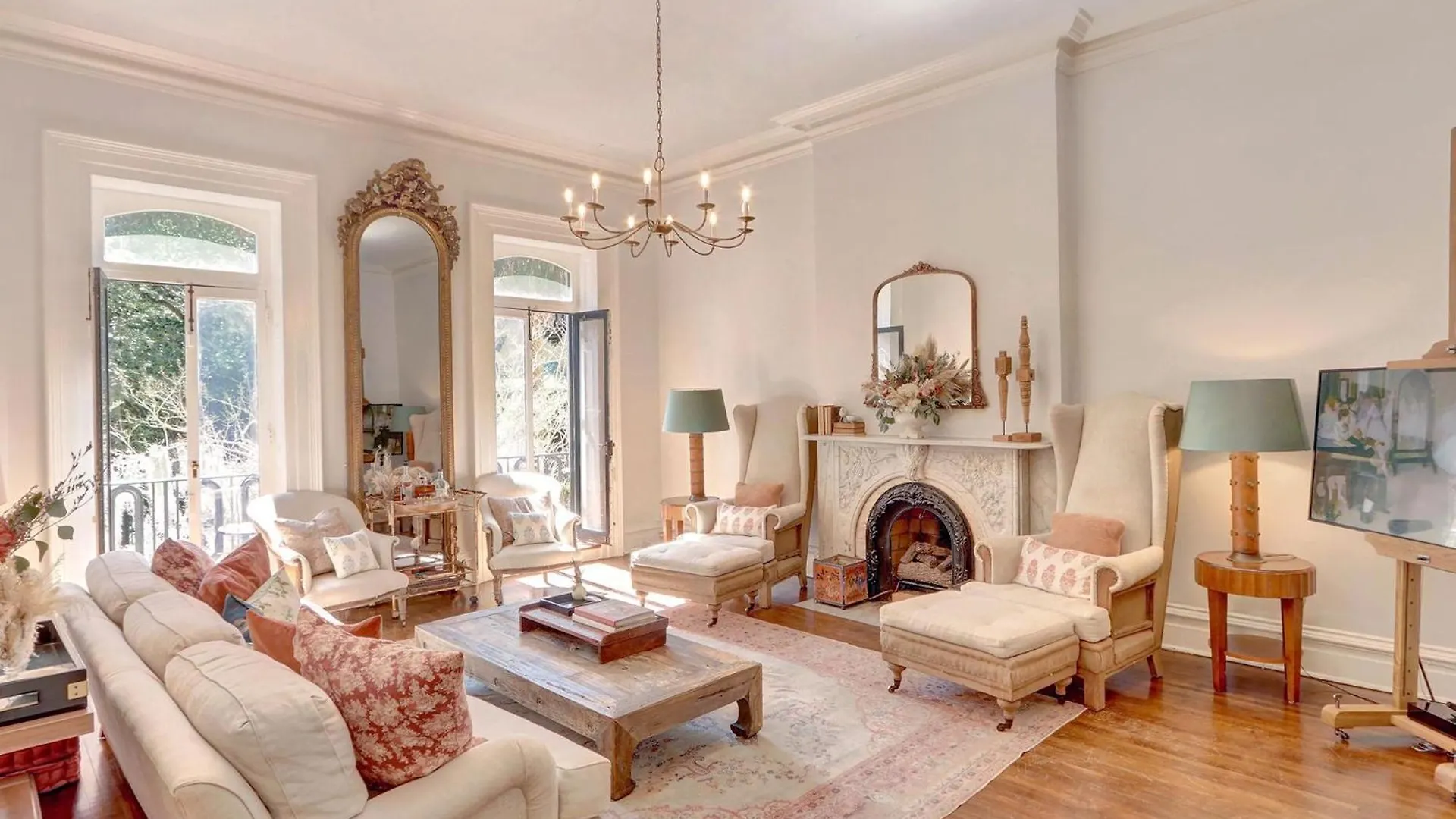 Elsewhere On Madison Square Main Savannah