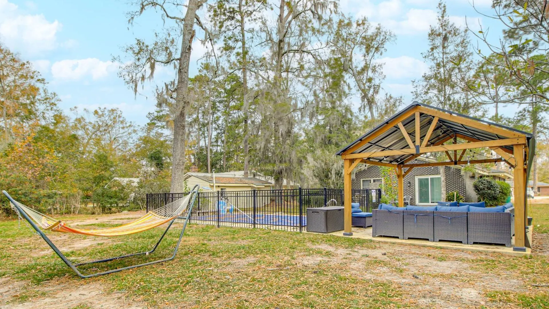 4 Mi To With Gazebo And Seasonal Pool! * Savannah