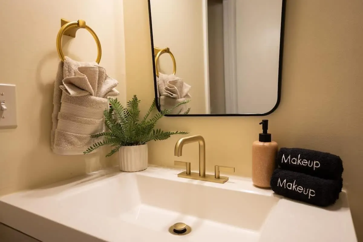 Vakantiehuis New Meets Nostalgic - Adorable Sleeps 8 Savannah