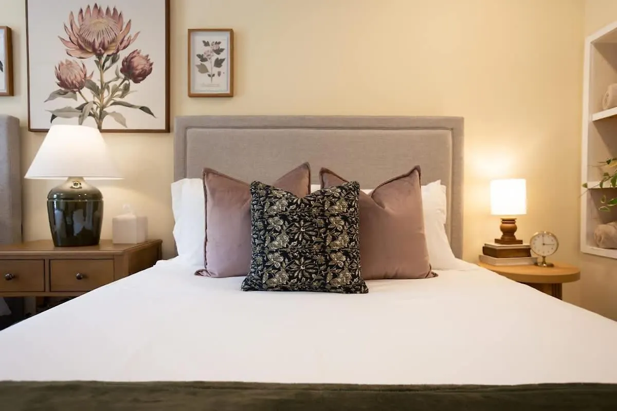 New Meets Nostalgic - Adorable Sleeps 8 Vakantiehuis *