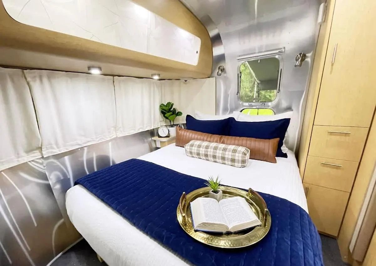Camping Limited Edition Airstream Midway Downtown &