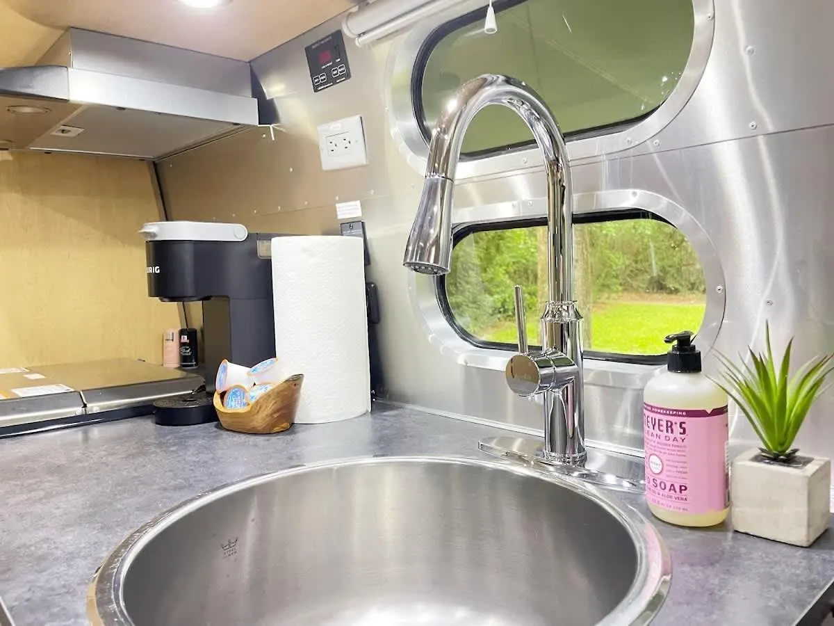 Camping Limited Edition Airstream Midway Downtown & *