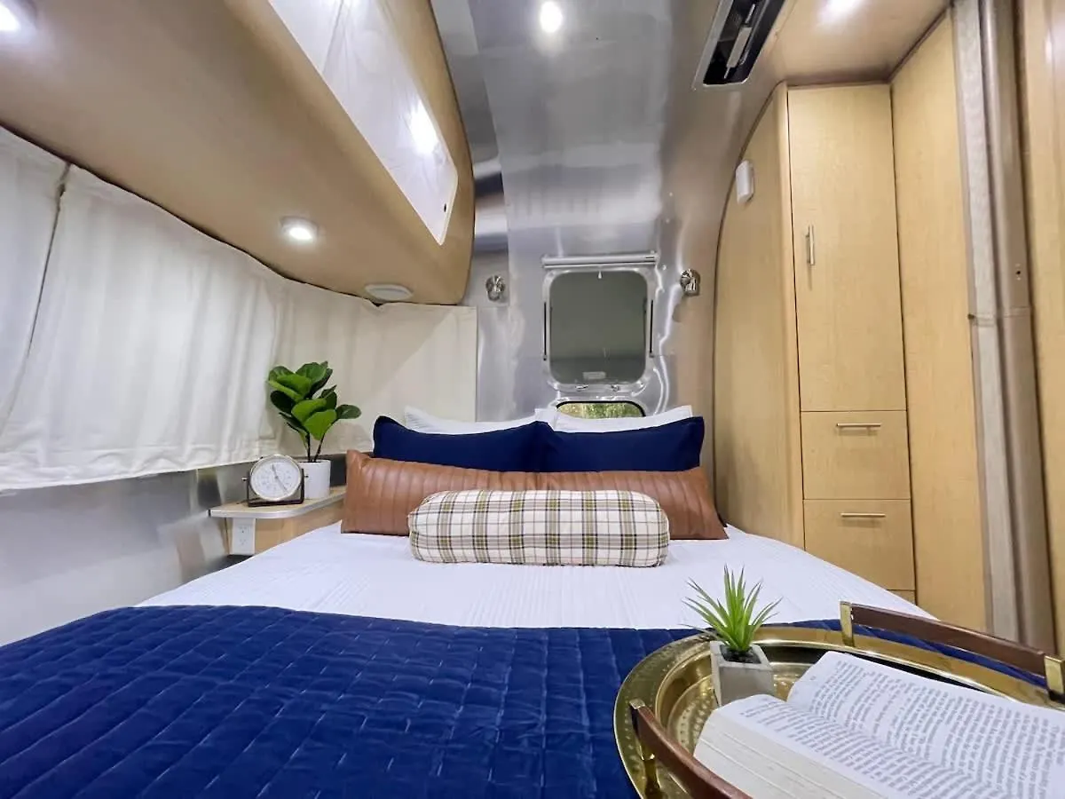 Limited Edition Airstream Midway Downtown & Camping Savannah