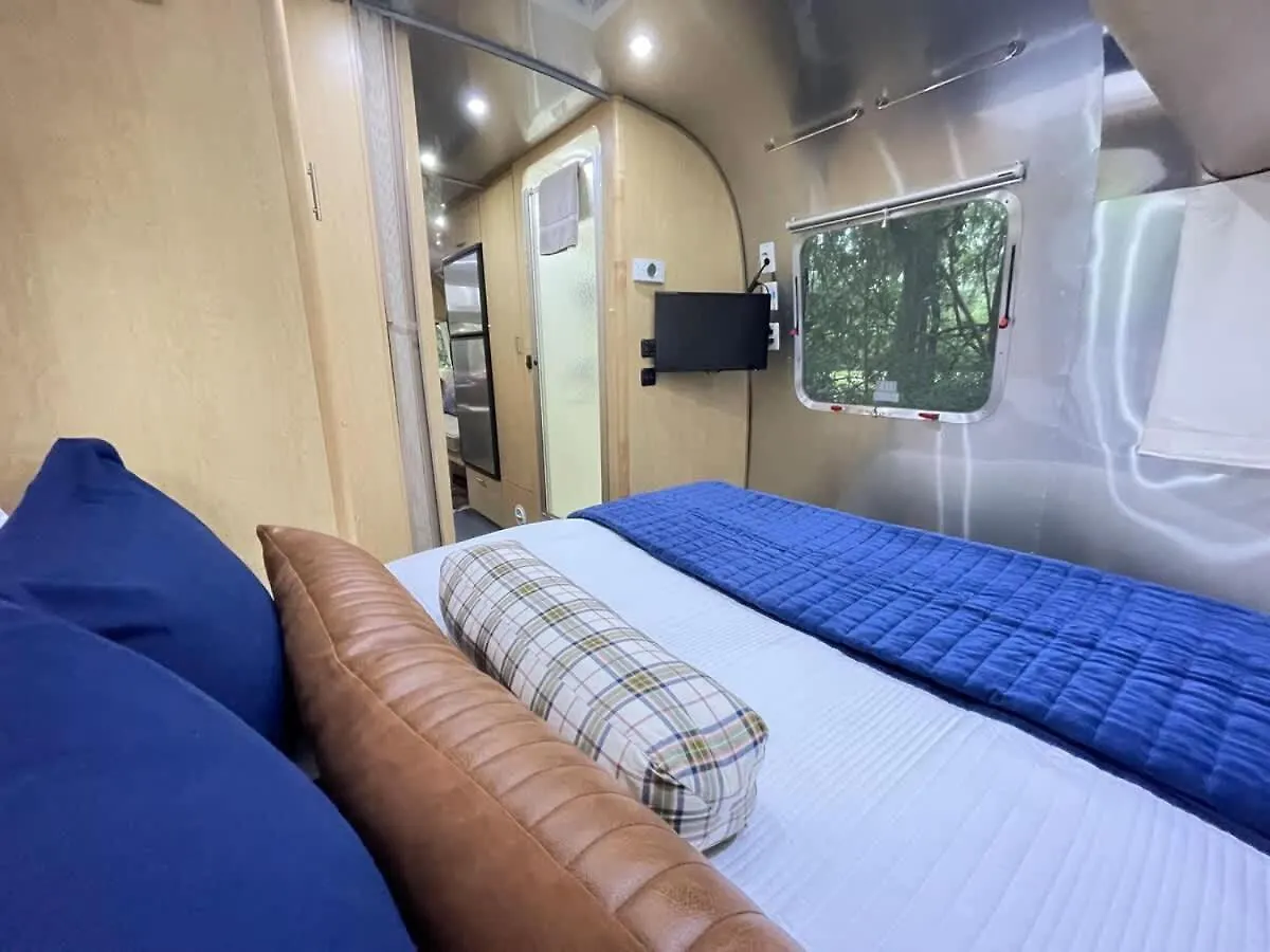 Limited Edition Airstream Midway Downtown & Camping *
