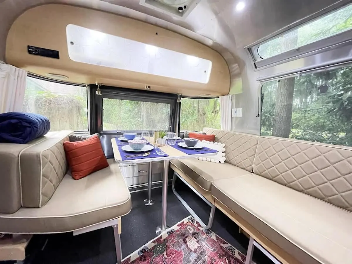 Camping Limited Edition Airstream Midway Downtown & Savannah